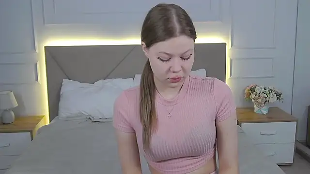 Snapshot of Sophie_Rays chatting on March 17, 2026, 4:15 am Sophie Rays online show from March 17, 2026, 4:15 am