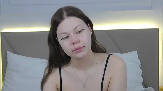 Snapshot of Sophie_Rays chatting on April 17, 2026, 4:04 am Sophie Rays online show from April 17, 2026, 4:04 am