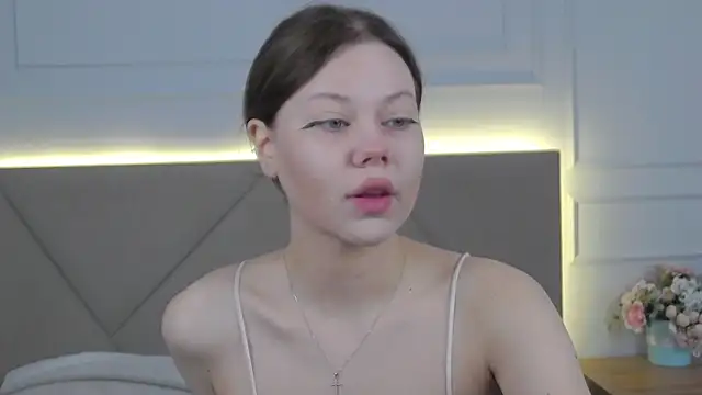 Snapshot of Sophie_Rays chatting on April 16, 2026, 3:51 am Sophie Rays online show from April 16, 2026, 3:51 am