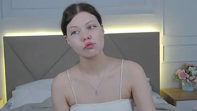 Snapshot of Sophie_Rays chatting on April 12, 2026, 4:05 am Sophie Rays online show from April 12, 2026, 4:05 am