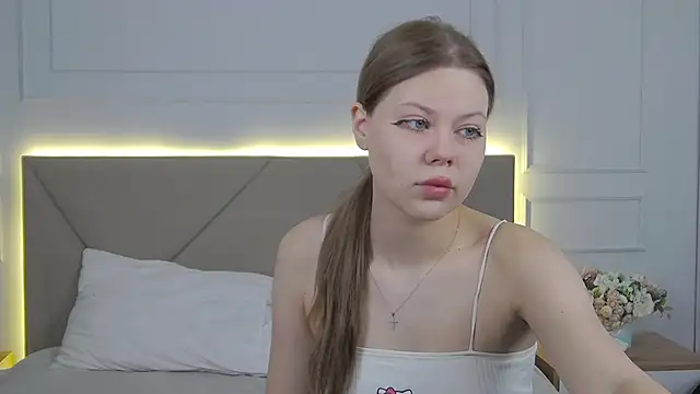 Snapshot of Sophie_Rays chatting on March 19, 2026, 4:23 am Sophie Rays online show from March 19, 2026, 4:23 am