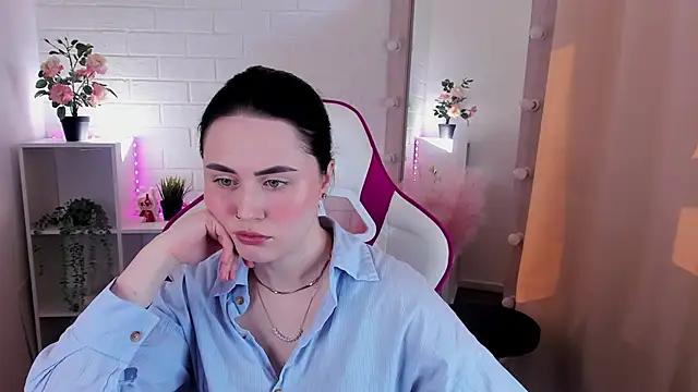 NoraLumi online show from April 21, 2026, 6:42 am