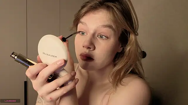 AureliaAngel online show from April 11, 2026, 6:43 am