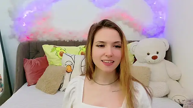 LeenMoonie online show from April 17, 2026, 12:19 pm