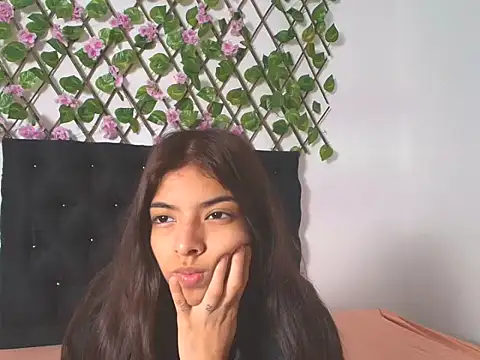 Snapshot of Sweet_Scarlett_ chatting on April 16, 2026, 3:24 pm Sweet Scarlett online show from April 16, 2026, 3:24 pm