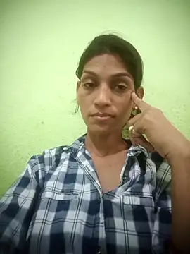 nidhiyadav00 online show from May 19, 2026, 1:43 am