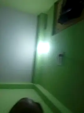 nidhiyadav00 online show from April 13, 2026, 9:19 pm