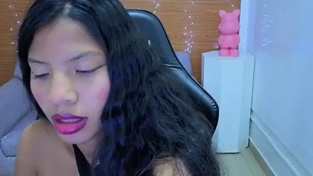 Snapshot of emily_smith_t chatting on May 8, 2026, 8:01 pm emily smith t online show from May 8, 2026, 8:01 pm