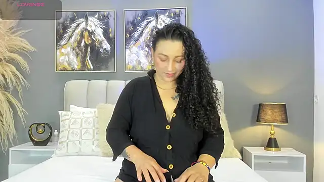 Snapshot of VaniaRouse chatting on March 26, 2026, 2:26 pm VaniaRouse online show from March 26, 2026, 2:26 pm