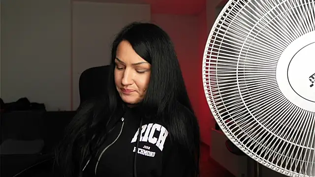 Nicky Diam online show from April 18, 2026, 7:58 pm