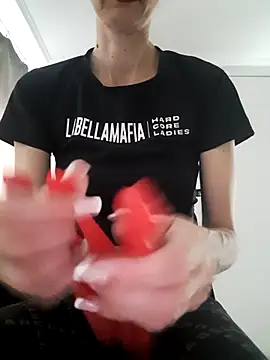 pimentinha02 online show from April 17, 2026, 1:47 pm