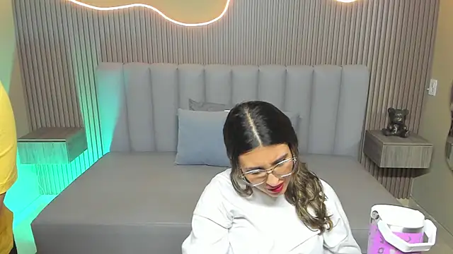 Snapshot of Amy_Estrellita chatting on April 16, 2026, 12:06 pm Amy Estrellita online show from April 16, 2026, 12:06 pm