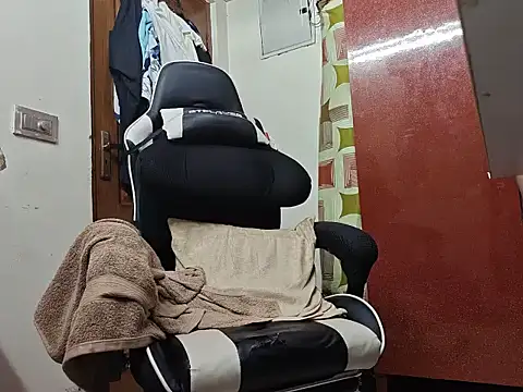 Lovers Sweat5 online show from March 27, 2026, 6:42 pm