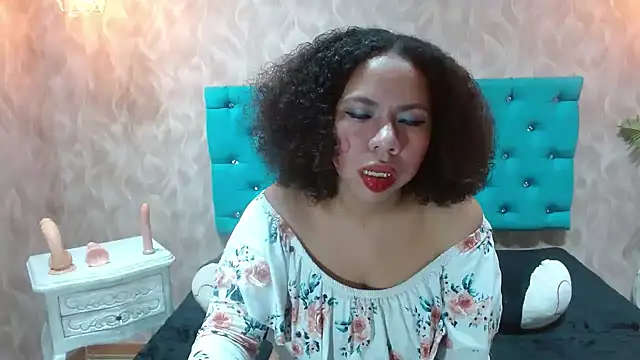 Snapshot of KeniaLovex chatting on May 2, 2026, 11:43 pm KeniaLovex online show from May 2, 2026, 11:43 pm