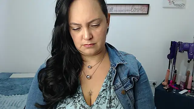 Veroniicabbw  online show from May 22, 2026, 1:09 pm