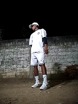 spittingpig1 online show from April 1, 2026, 2:13 am