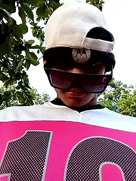 spittingpig1 online show from April 10, 2026, 10:17 pm