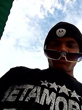 spittingpig1 online show from April 27, 2026, 10:57 am