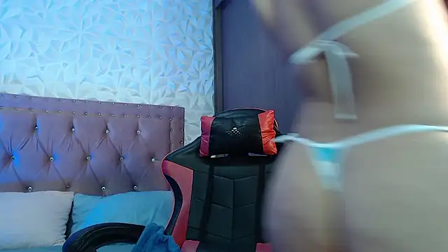 justkarlitaa online show from March 24, 2026, 2:33 am