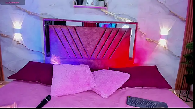 sofi naughty   online show from April 13, 2026, 10:58 pm