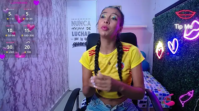 Snapshot of sandra_petite19 chatting on July 4, 2026, 3:57 am sandra petite19 online show from July 4, 2026, 3:57 am