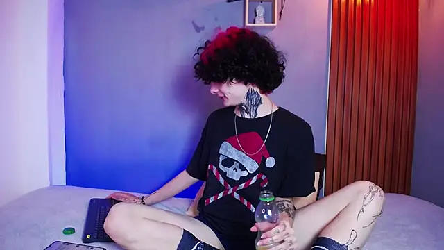 JuneBlake  online show from April 5, 2026, 6:58 pm