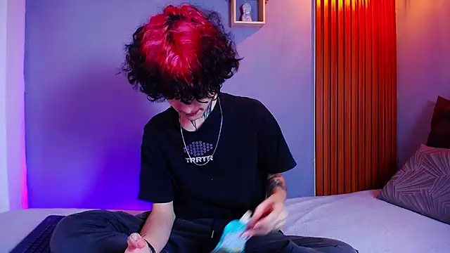 JuneBlake  online show from April 17, 2026, 2:53 pm