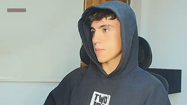 Snapshot of Brax_Valencia chatting on April 14, 2026, 12:43 pm Brax Valencia online show from April 14, 2026, 12:43 pm