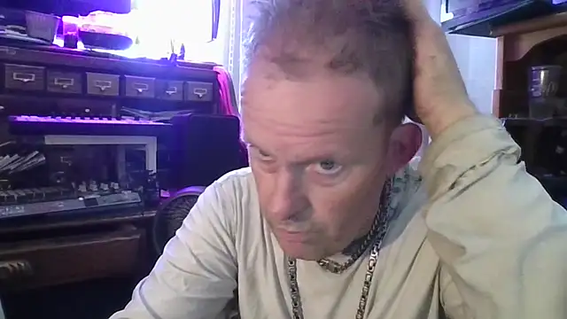 strokingjoe14585 online show from April 23, 2026, 6:53 pm
