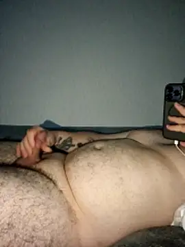 Snapshot of bigmillz32 chatting on April 5, 2026, 3:35 am bigmillz32 online show from April 5, 2026, 3:35 am