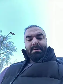 Snapshot of bigmillz32 chatting on April 7, 2026, 9:00 am bigmillz32 online show from April 7, 2026, 9:00 am