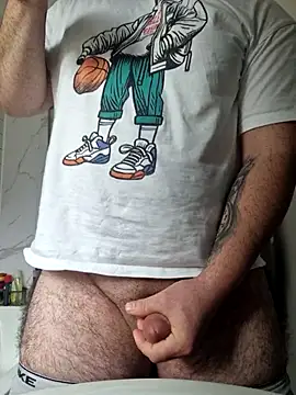 Snapshot of bigmillz32 chatting on April 4, 2026, 3:29 pm bigmillz32 online show from April 4, 2026, 3:29 pm