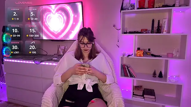 Olivia 132 online show from April 8, 2026, 1:12 pm