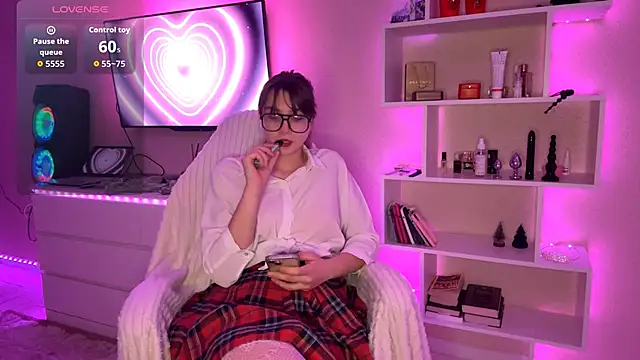 Olivia 132 online show from April 10, 2026, 7:43 pm