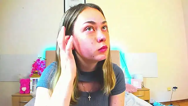 Snapshot of MelanieCuty chatting on May 27, 2026, 5:26 am MelanieCuty online show from May 27, 2026, 5:26 am
