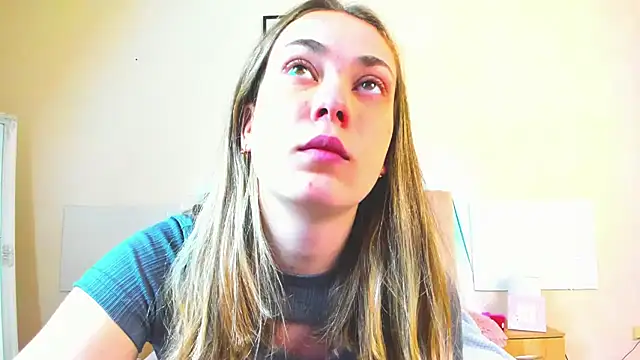 Snapshot of MelanieCuty chatting on June 2, 2026, 5:40 am MelanieCuty online show from June 2, 2026, 5:40 am