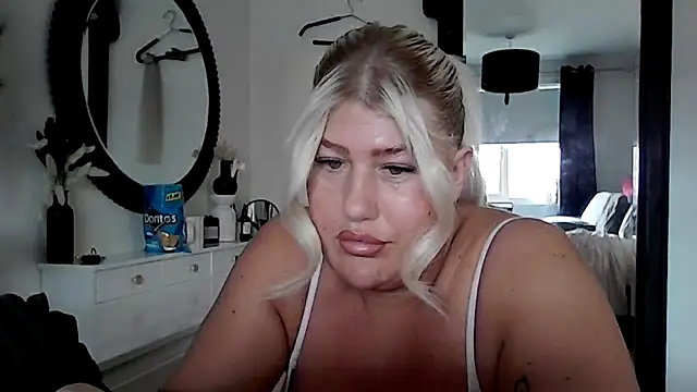 Lexi Laura online show from April 3, 2026, 12:11 pm