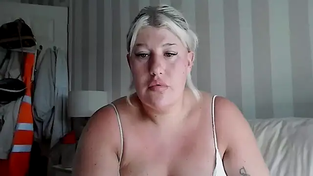 Snapshot of Lexi_Laura chatting on May 26, 2026, 8:56 am Lexi Laura online show from May 26, 2026, 8:56 am