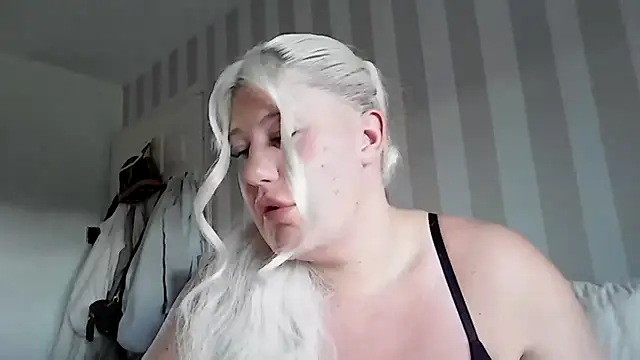 Snapshot of Lexi_Laura chatting on May 14, 2026, 6:43 am Lexi Laura online show from May 14, 2026, 6:43 am