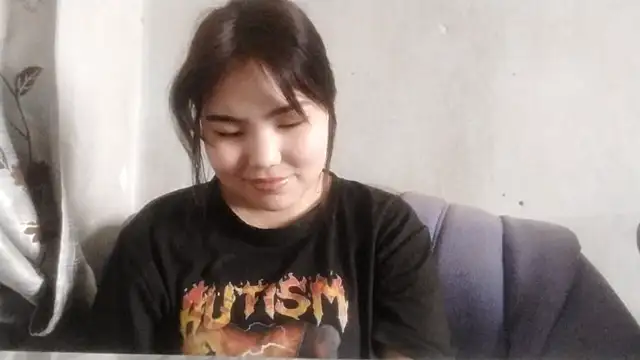 Snapshot of CuteAngell chatting on April 10, 2026, 7:37 am CuteAngell online show from April 10, 2026, 7:37 am