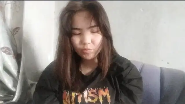 Snapshot of CuteAngell chatting on April 5, 2026, 8:54 am CuteAngell online show from April 5, 2026, 8:54 am