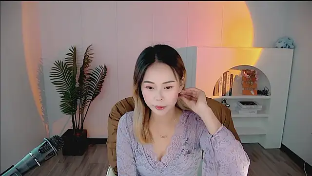 zhoulan-bb online show from March 30, 2026, 2:13 am