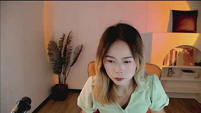 zhoulan-bb online show from March 23, 2026, 2:11 am