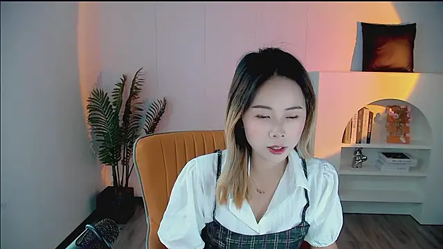 zhoulan-bb online show from March 19, 2026, 3:39 am