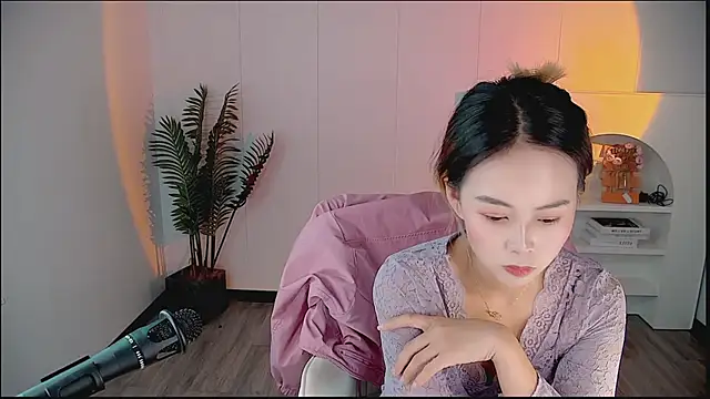 zhoulan-bb online show from April 6, 2026, 4:46 am