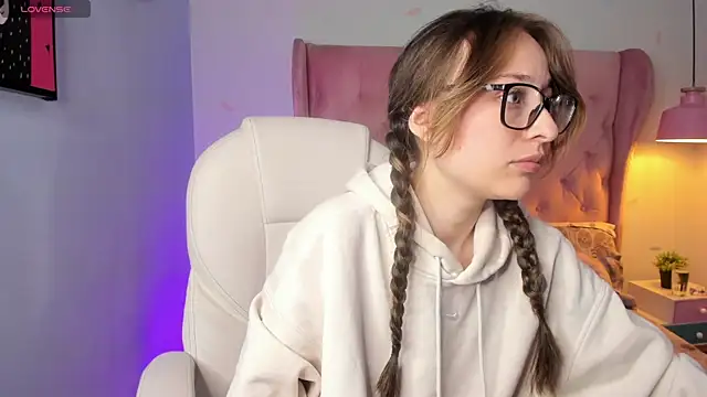 Snapshot of camille_eyes chatting on April 16, 2026, 2:07 pm camille eyes online show from April 16, 2026, 2:07 pm