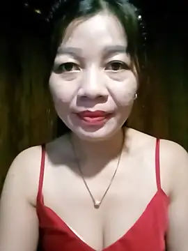 Yiyi102300 online show from June 18, 2026, 11:32 pm
