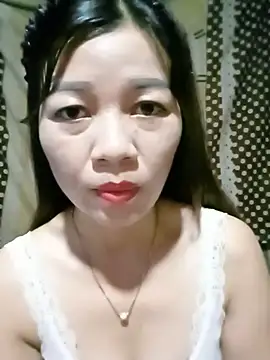 Yiyi102300 online show from June 30, 2026, 4:34 am