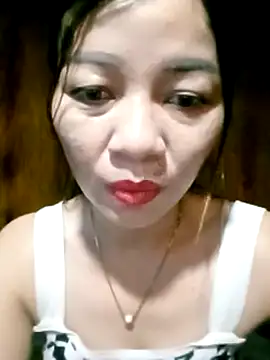 Yiyi102300 online show from June 14, 2026, 2:24 am