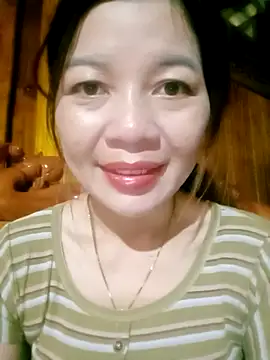 Yiyi102300 online show from April 12, 2026, 11:19 pm